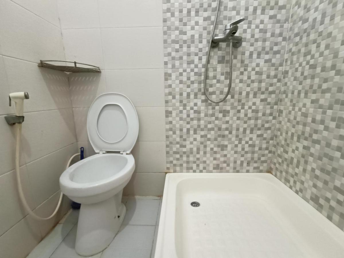 Balqies Homestay Syariah Makassar Mitra Reddoorz Exterior foto