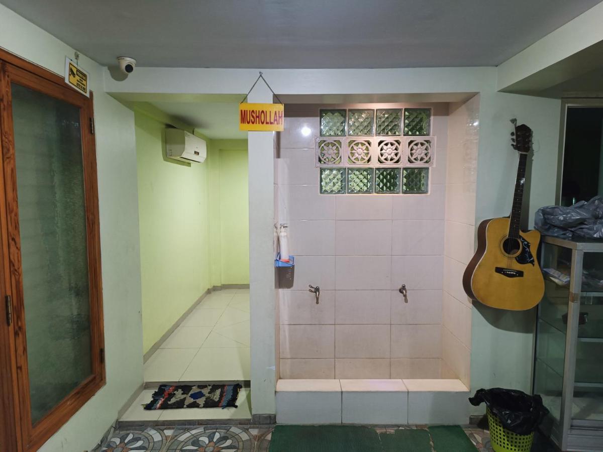 Balqies Homestay Syariah Makassar Mitra Reddoorz Exterior foto